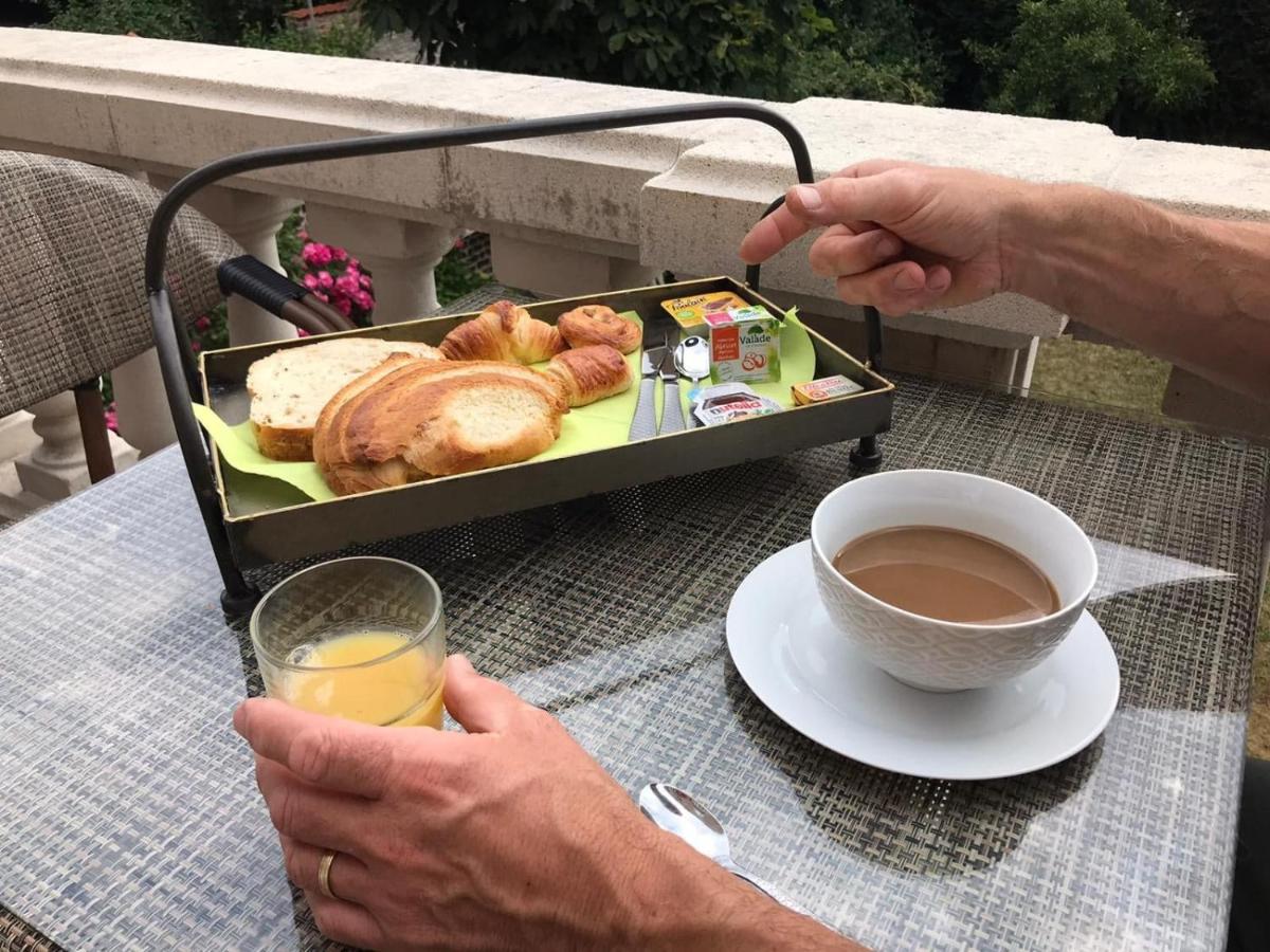 A La Villa Perroy Les Chambres Sont Spacieuses Et Les Petit-Dejeuners Offerts Dunkirk Ngoại thất bức ảnh